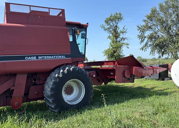 1991 Case IH 1660 Combine & 2000 Case IH 1020 Flex Header - Image 8