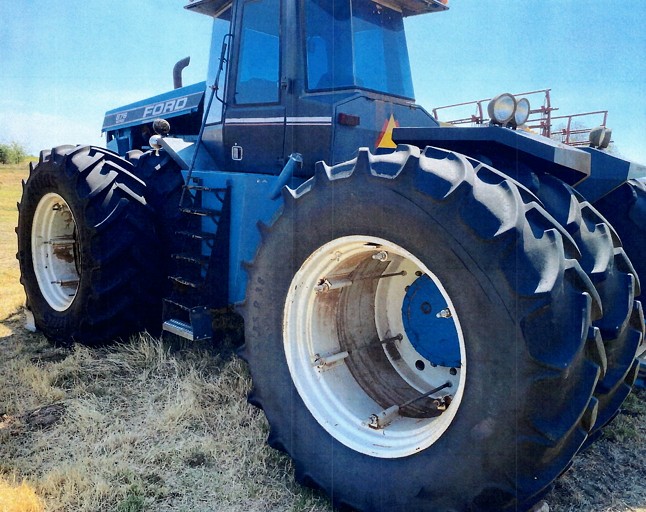 1991 Ford Versatile 876 Tractor - Image 4