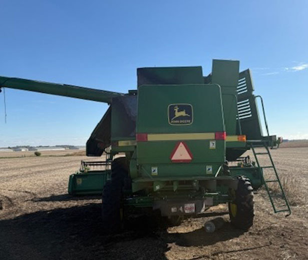 1994 John Deere 9500 Combine - Image 2