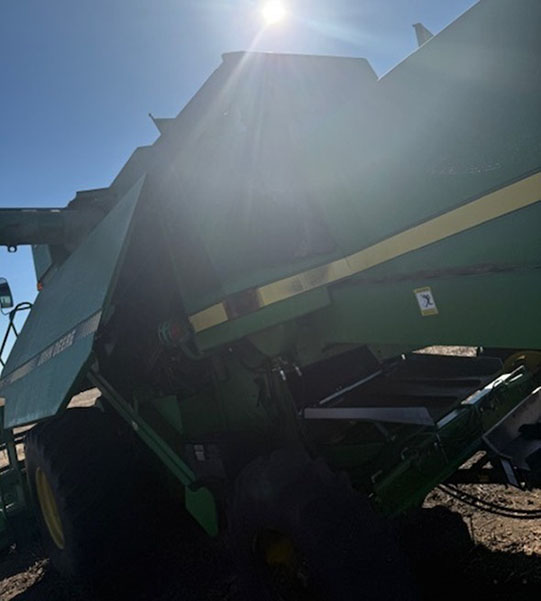 1994 John Deere 9500 Combine - Image 3
