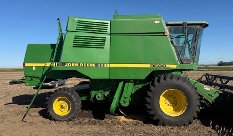 1994 John Deere 9500 Combine - Image 5