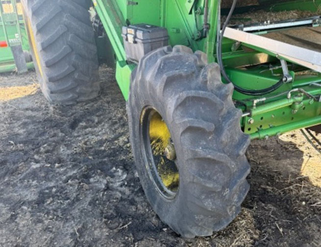 1994 John Deere 9500 Combine - Image 6