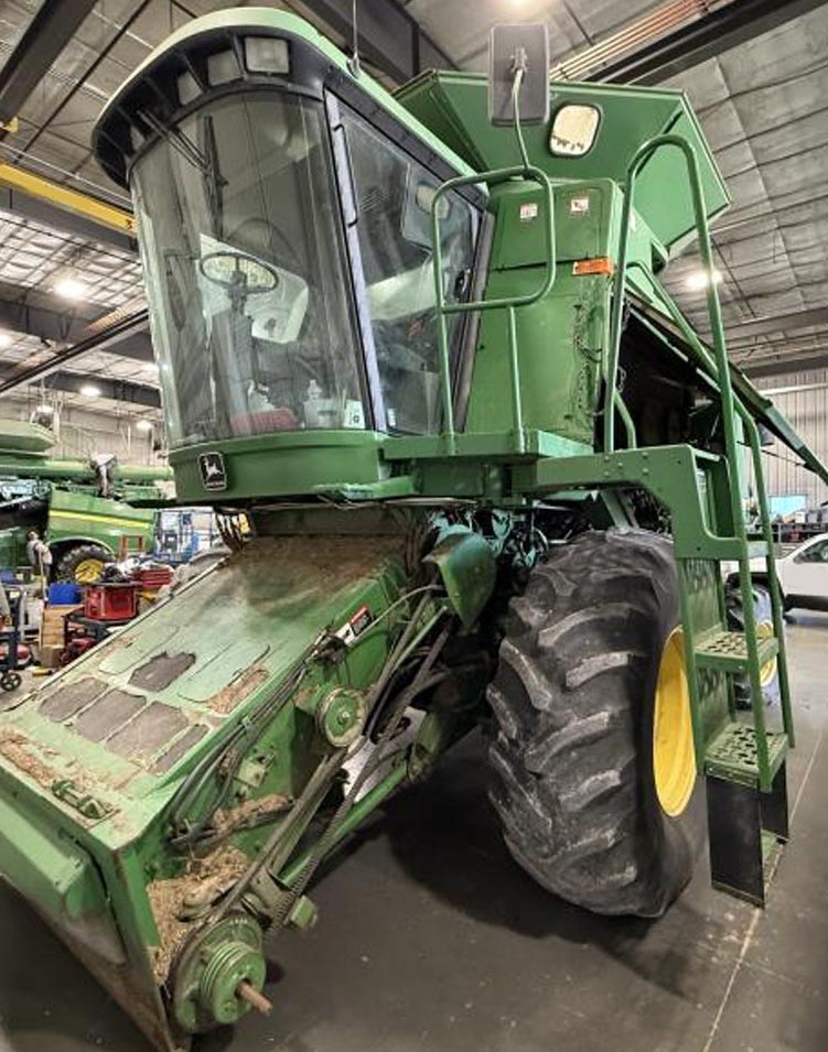 1996 John Deere 9500 Combine - Image 2