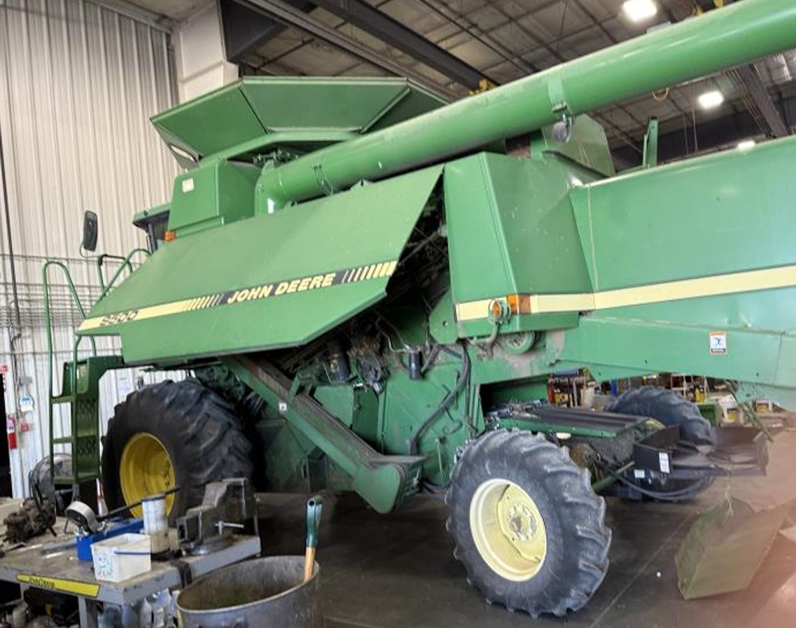 1996 John Deere 9500 Combine - Image 3