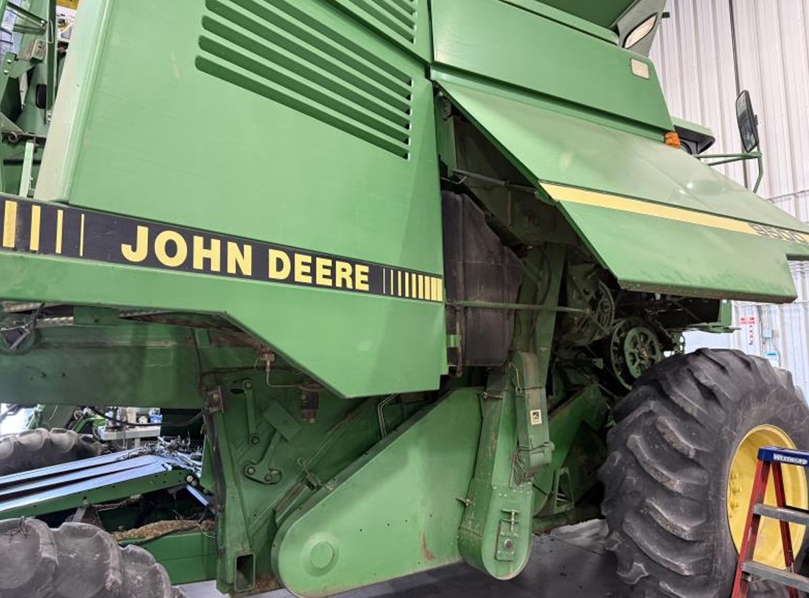 1996 John Deere 9500 Combine - Image 6