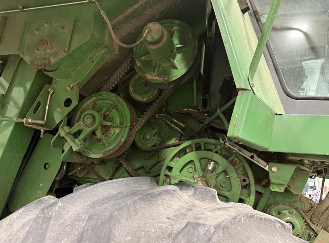1996 John Deere 9500 Combine - Image 7