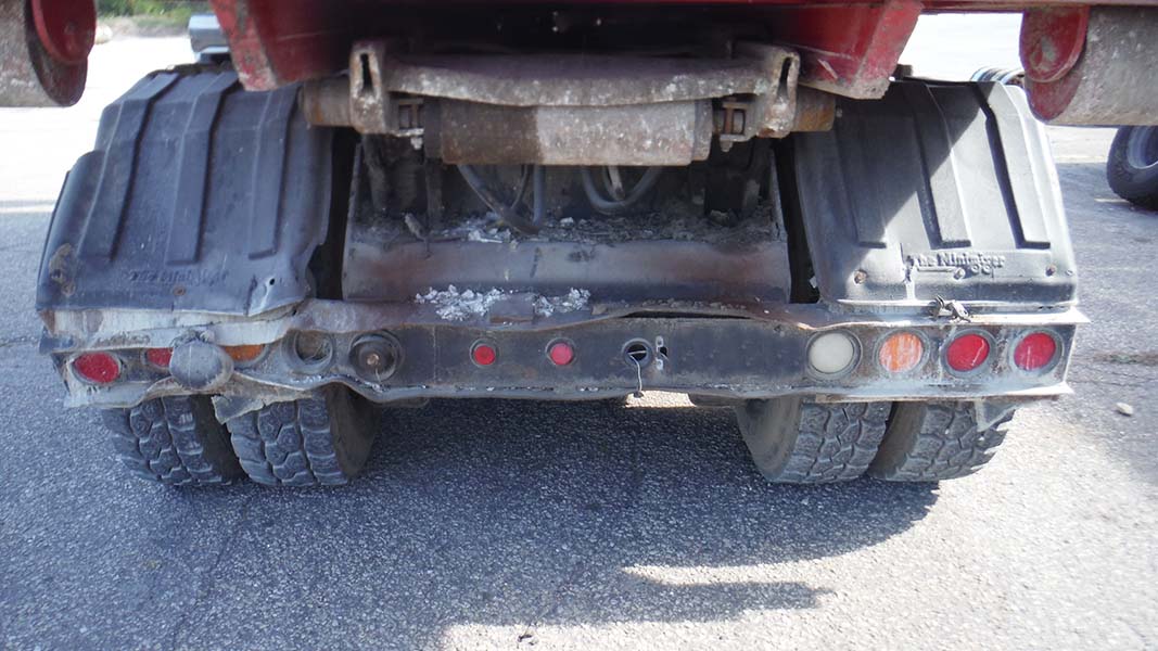 1996 Mack RD688S Roll-off Dump Truck - Image 16