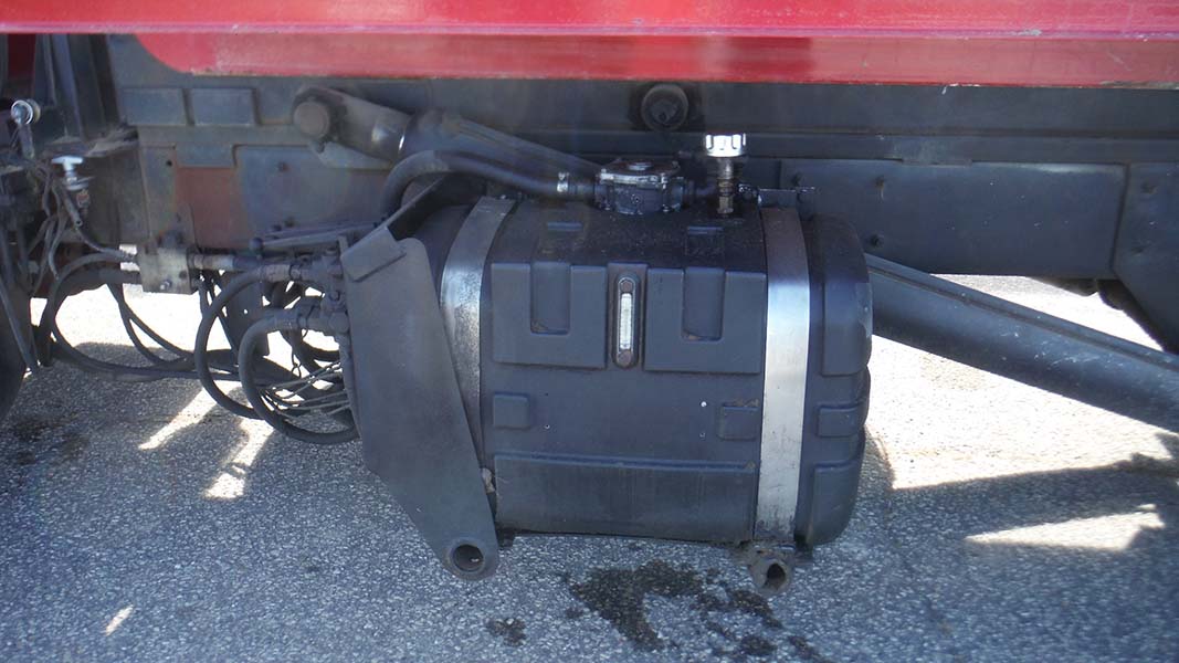 1996 Mack RD688S Roll-off Dump Truck - Image 18