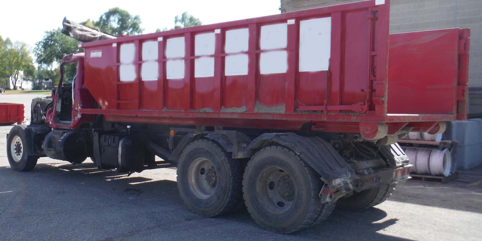 1996 Mack RD688S Roll-off Dump Truck - Image 4