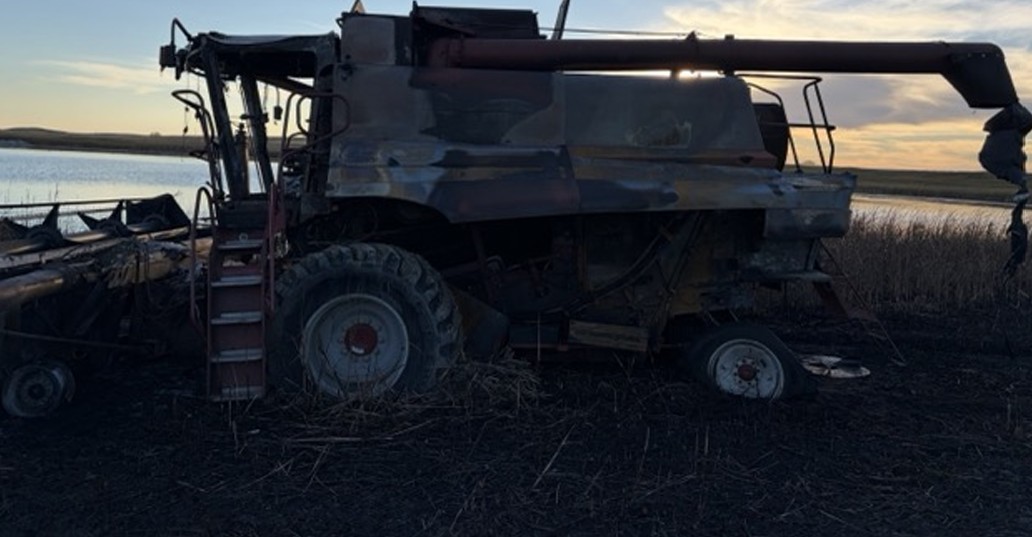 1998 Case IH 2388 Combine & 2001 CASE IH 1052 Header