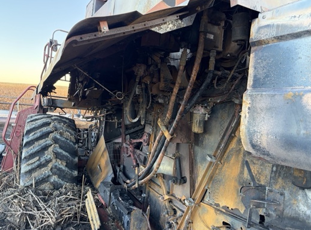 1998 Case IH 2388 Combine & 2001 CASE IH 1052 Header - Image 6