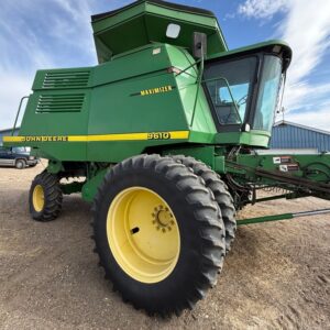 1998 John Deere 9610 Combine