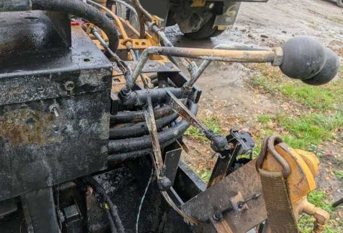 1998 LeeBoy 8000 Paver - Image 20