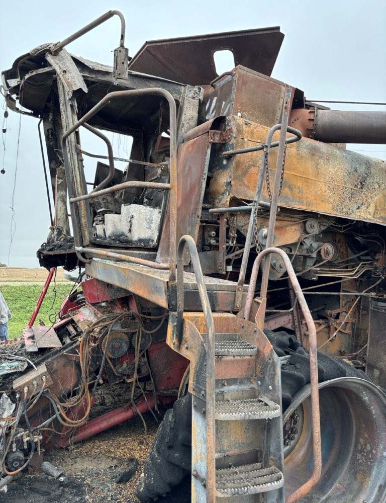 2000 CASE IH 2388 Combine - Image 14