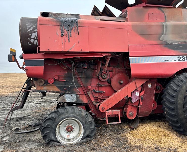 2000 CASE IH 2388 Combine - Image 4