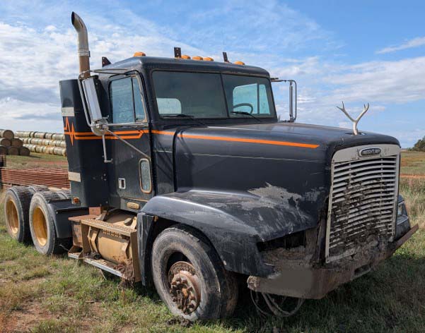 2000 Freightliner FLD120