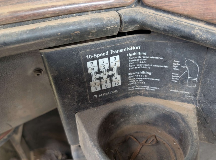 2000 Freightliner FLD120 - Image 5