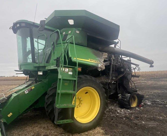 2001 John Deere 9750 STS Combine - Image 10