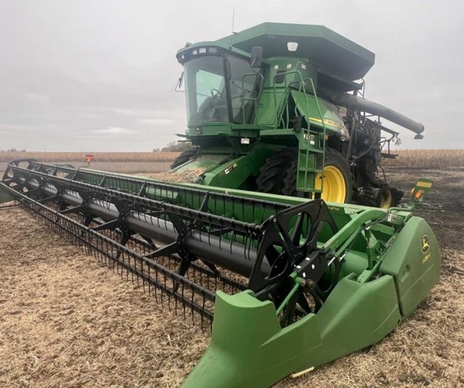 2001 John Deere 9750 STS Combine - Image 11