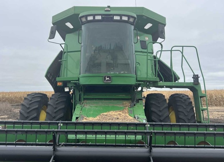 2001 John Deere 9750 STS Combine - Image 13