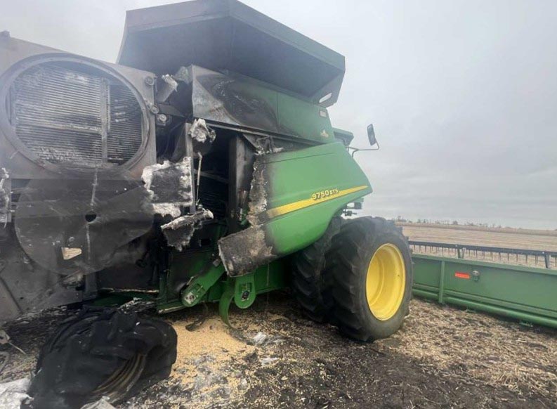 2001 John Deere 9750 STS Combine - Image 14