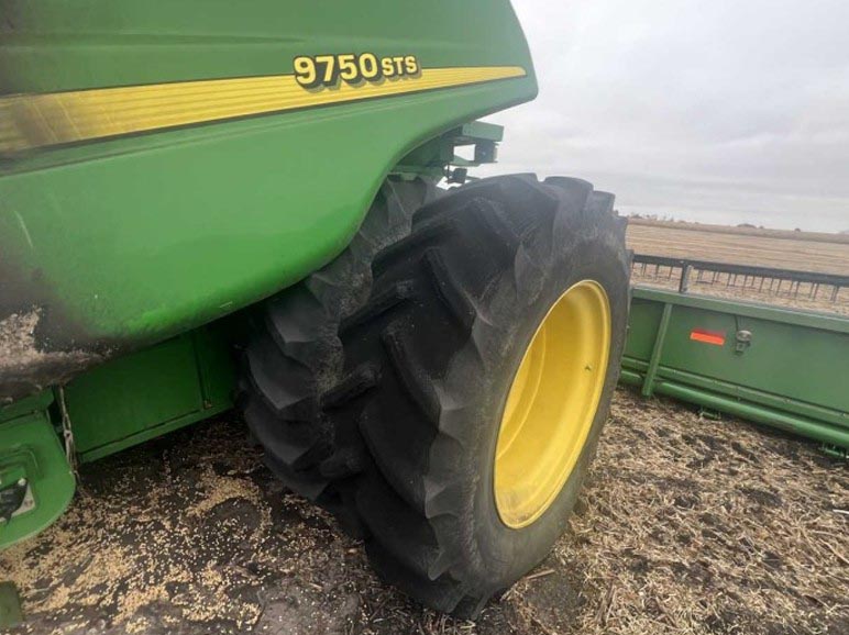 2001 John Deere 9750 STS Combine - Image 15