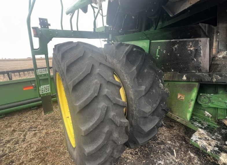 2001 John Deere 9750 STS Combine - Image 16