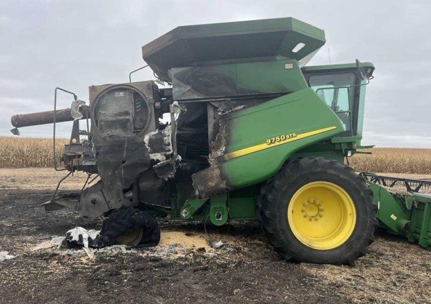 2001 John Deere 9750 STS Combine - Image 2