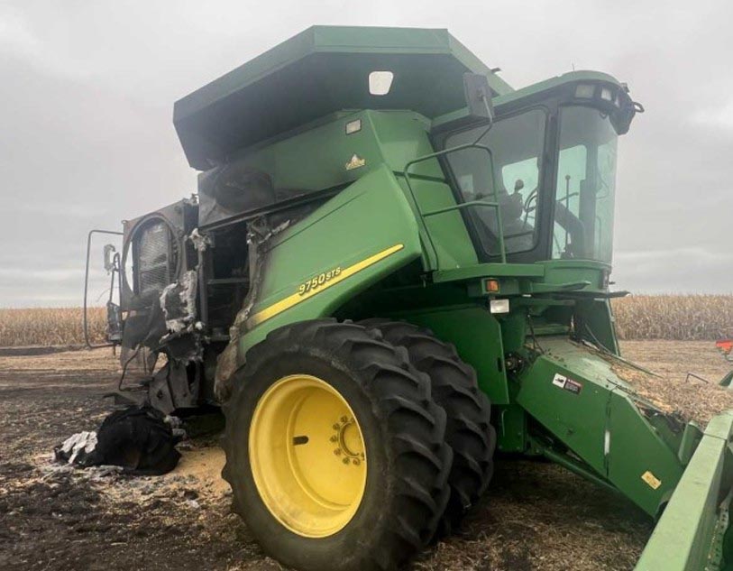 2001 John Deere 9750 STS Combine - Image 3