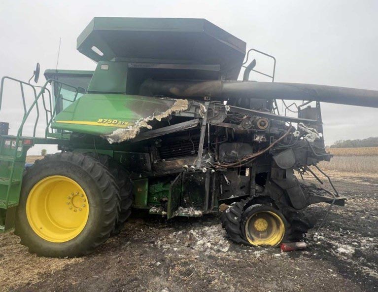 2001 John Deere 9750 STS Combine - Image 7