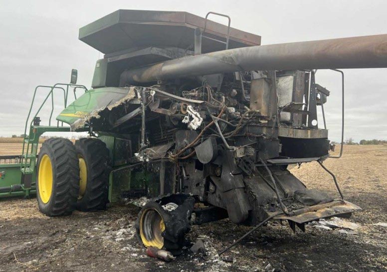 2001 John Deere 9750 STS Combine - Image 8