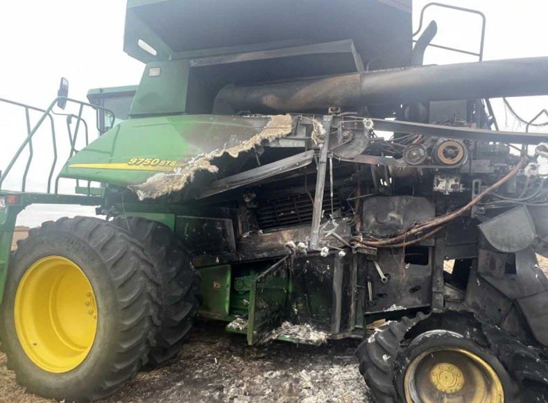 2001 John Deere 9750 STS Combine - Image 9