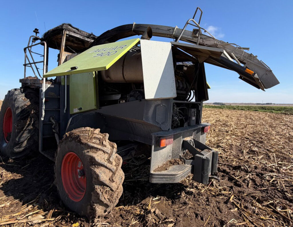 [Auction]: 2002 CLAAS Jaguar 900 Forage Harvester | Iowa | damaged | CAG