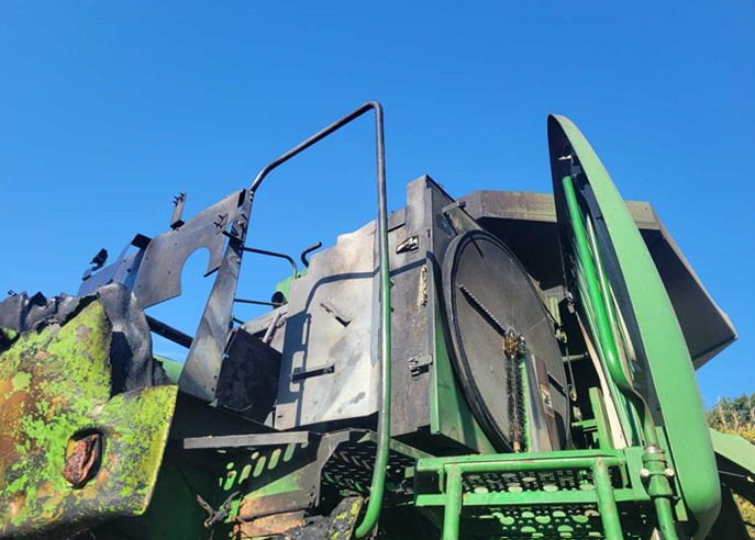 2003 John Deere 9750 STS Combine - Image 11