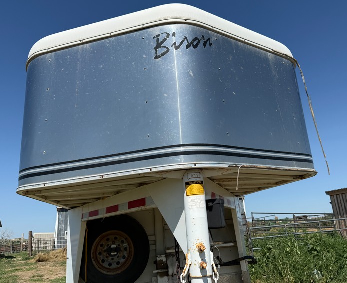 2004 Bison Horse Trailer - Image 2