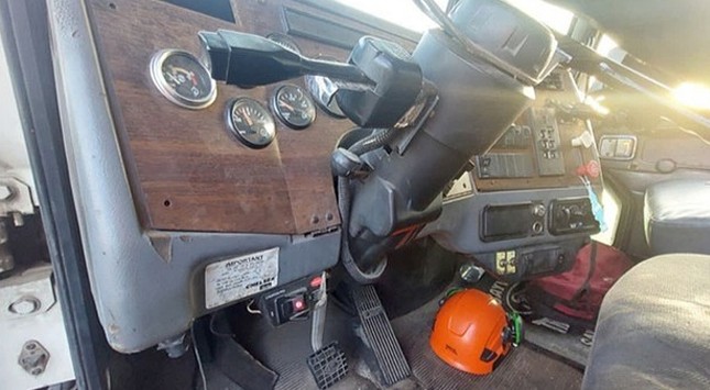 2004 Western Star 4900 Grapple Truck - Image 15