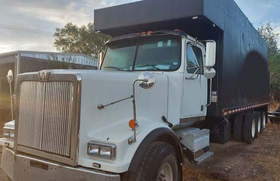 2004 Western Star 4900 Grapple Truck - Image 2
