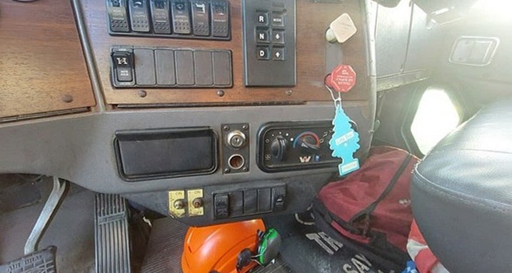 2004 Western Star 4900 Grapple Truck - Image 32