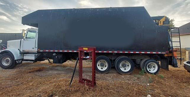 2004 Western Star 4900 Grapple Truck - Image 4