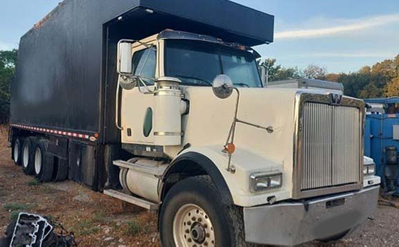 2004 Western Star 4900 Grapple Truck - Image 6