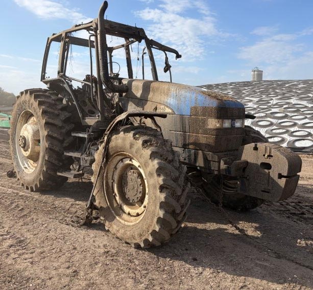 2005 New Holland TM140 Tractor