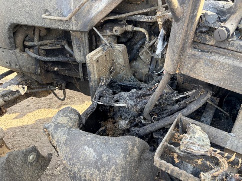 2005 New Holland TM140 Tractor - Image 8