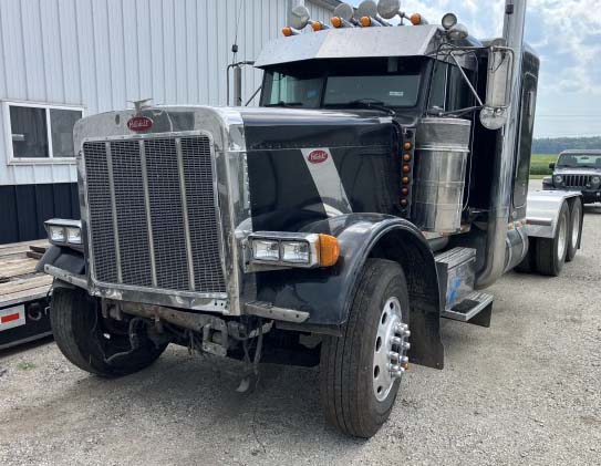 2005 Peterbilt 379 - Image 2