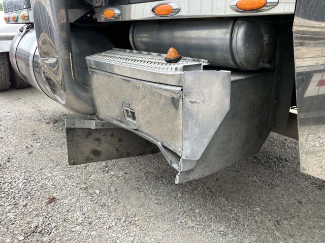 2005 Peterbilt 379 - Image 30