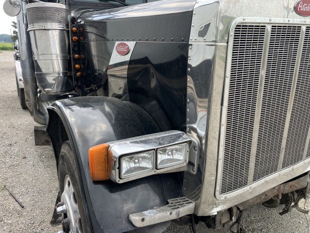 2005 Peterbilt 379 - Image 5