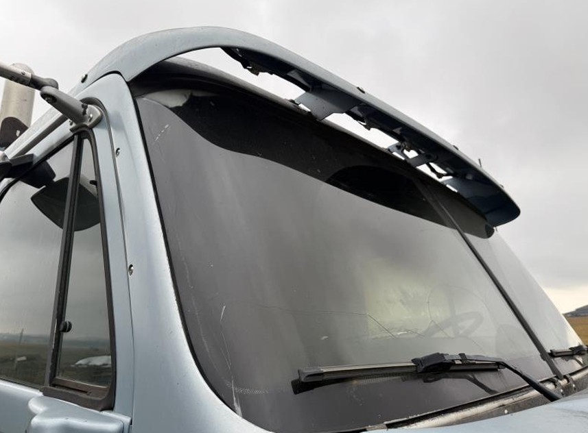 2006 Freightliner CL120 - Image 9