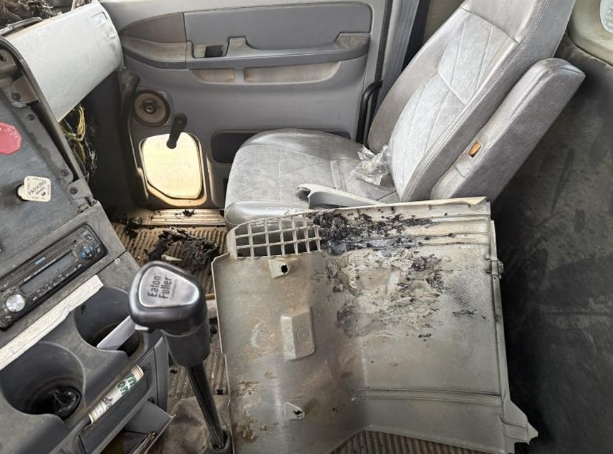 2006 Freightliner CL120 - Image 14