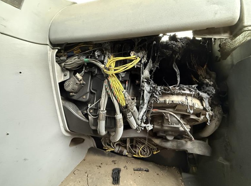 2006 Freightliner CL120 - Image 20
