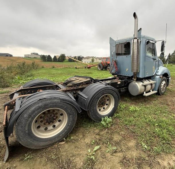 2006 Freightliner CL120 - Image 4