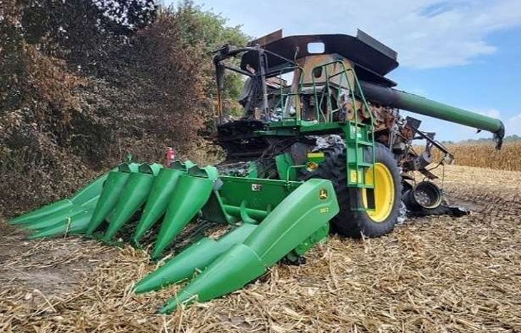 2006 John Deere 9660 STS Combine - Image 2